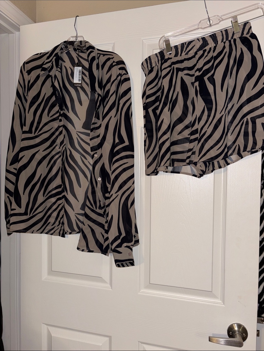 Boohoo Black Zebra-Print Button-Up Jacket & Matching Shorts